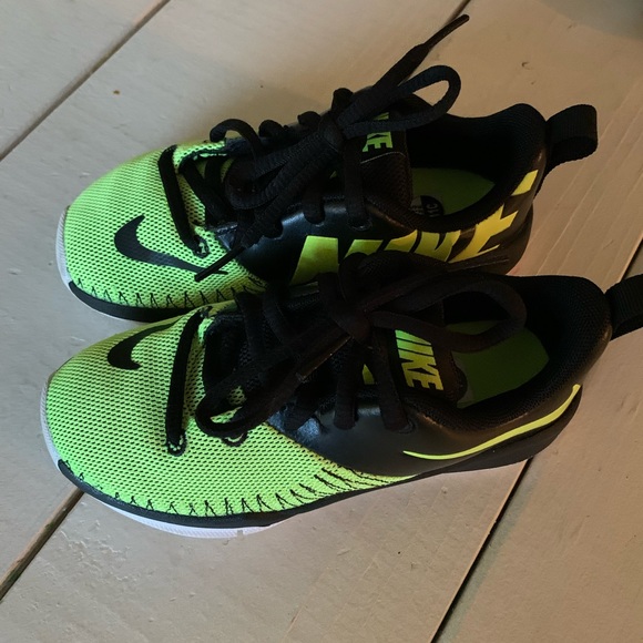 boys nike shoes size 1